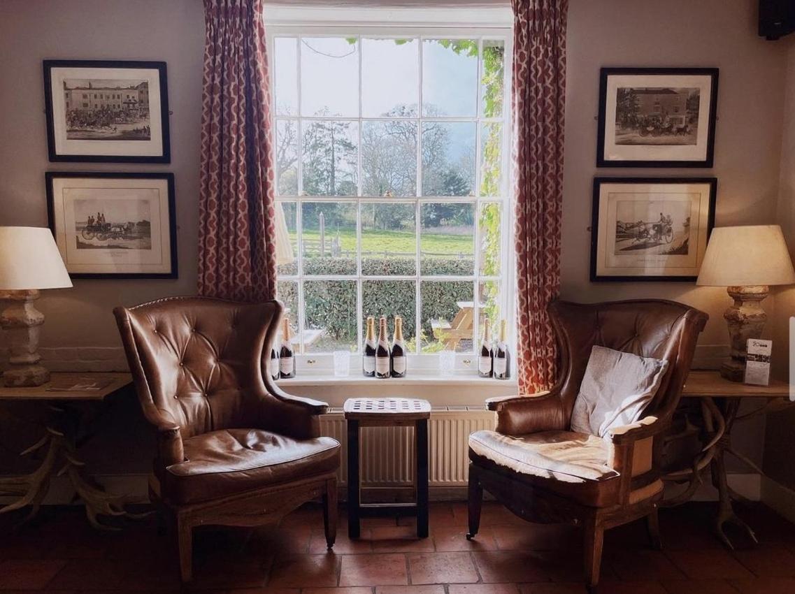 The King'S Head Hotel Холт Екстериор снимка