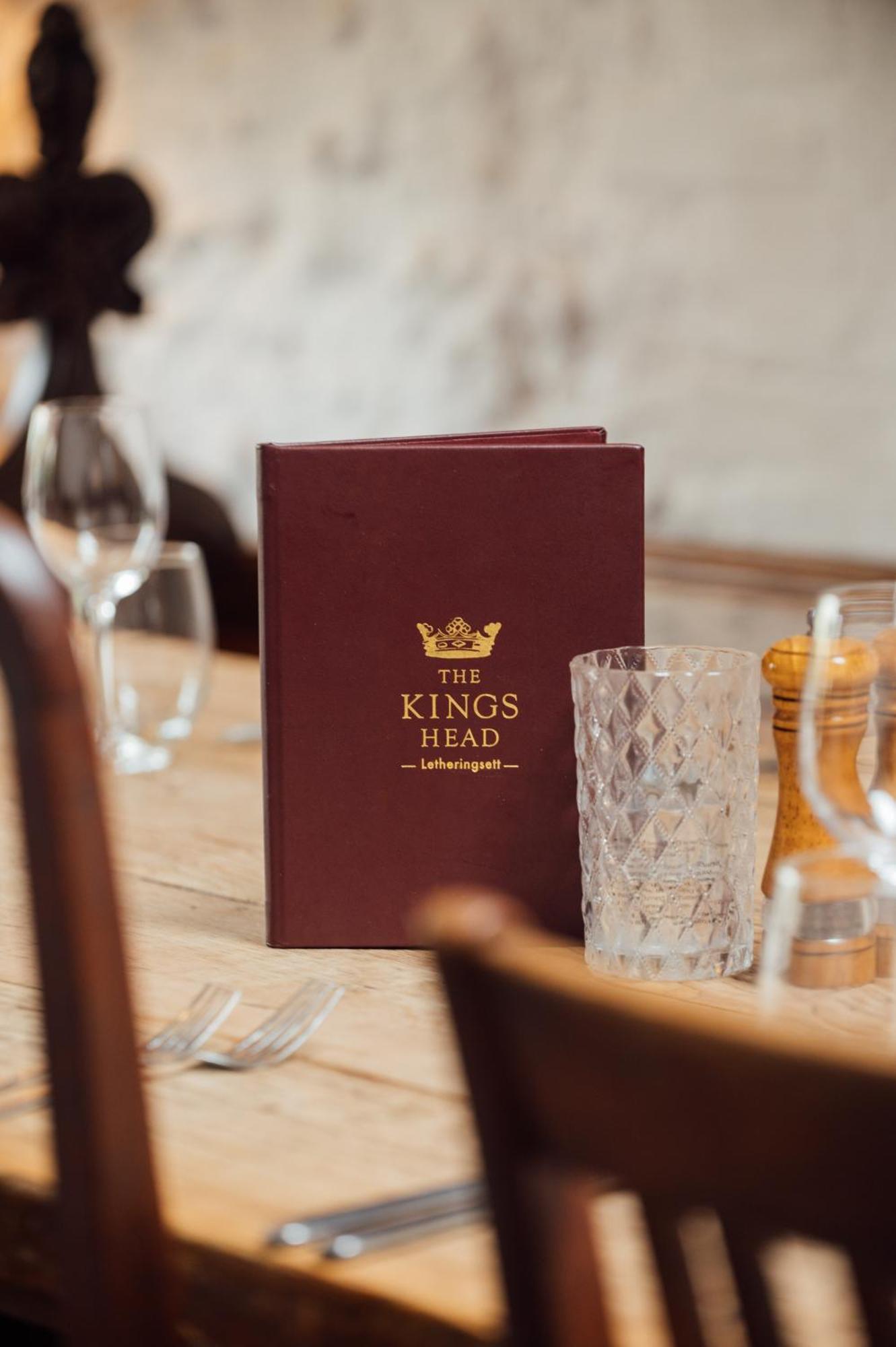 The King'S Head Hotel Холт Екстериор снимка